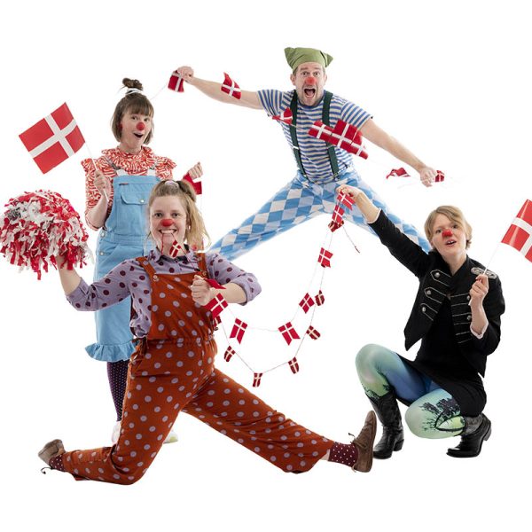 Fire hospitalsklovne med flag